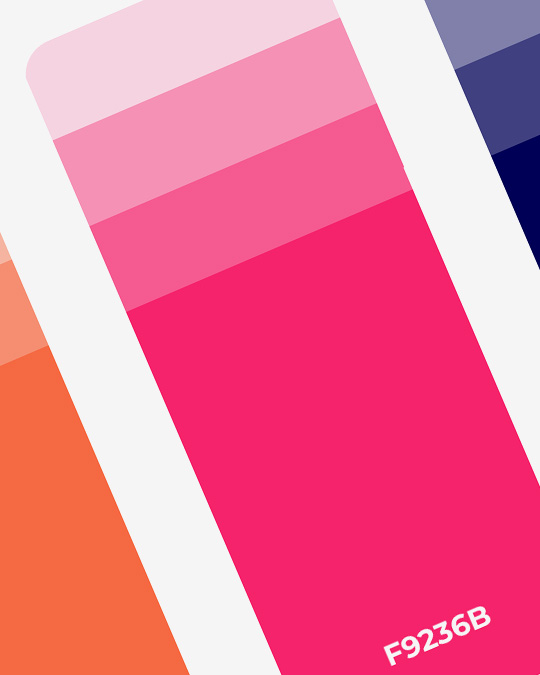 BraNjë dizajn logoje modern me ngjyra të theksuara dhe tipografi elegante, që përfaqëson identitetin dhe vlerat e një marke. Comen Creative Agency